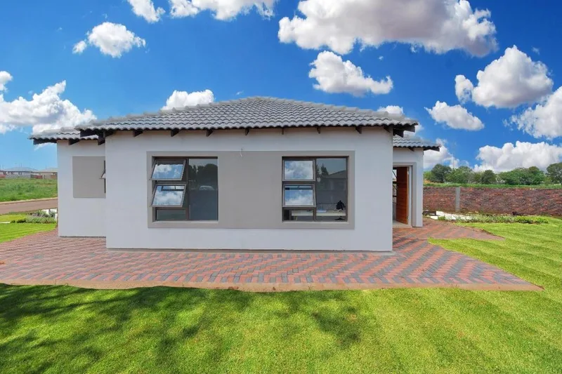 3 Bedroom House for sale in Westonaria