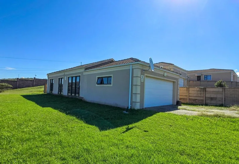 3 Bedroom Townhouse for sale in Gonubie