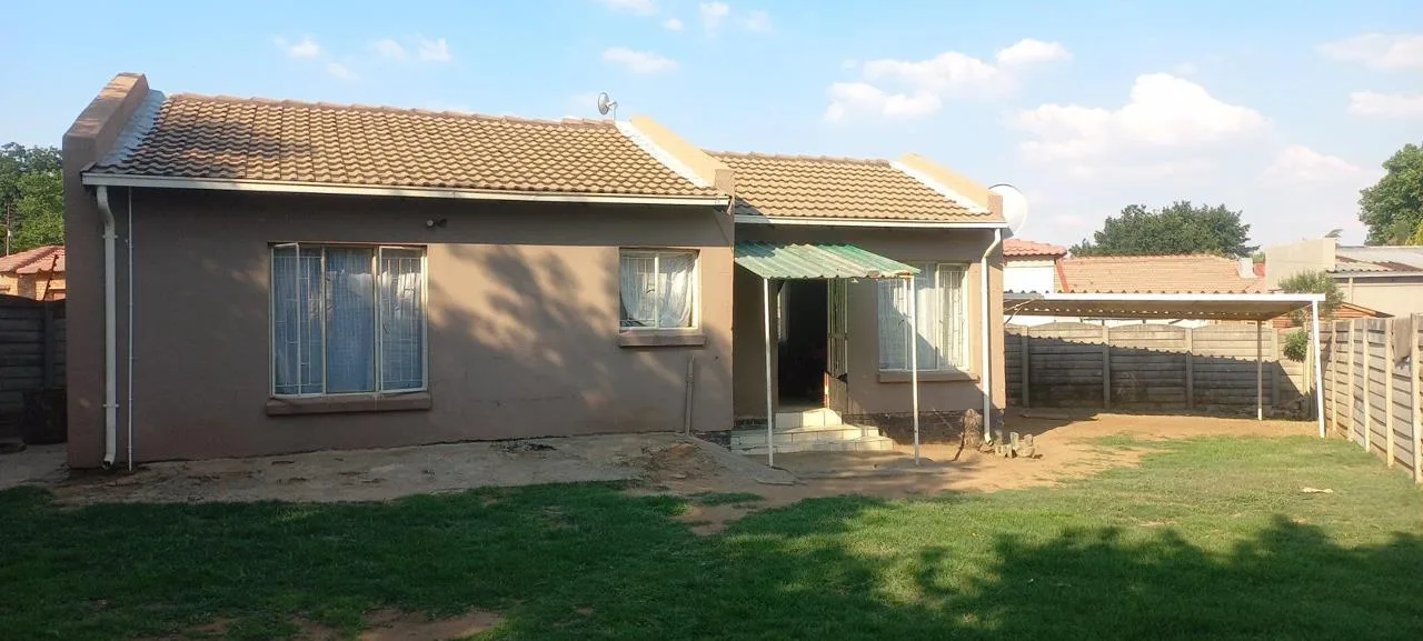2 Bedroom House for sale in Bergsig