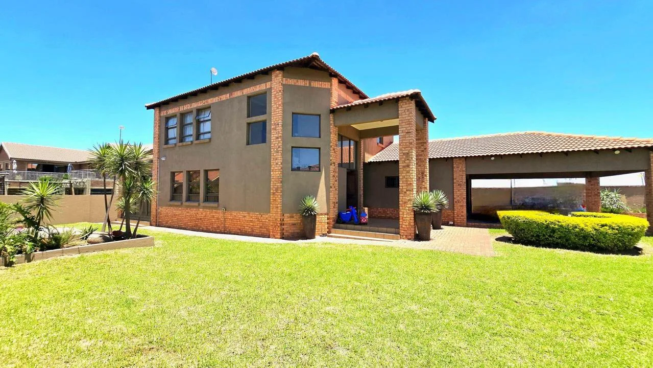 4 Bedroom House for sale in Reyno Ridge