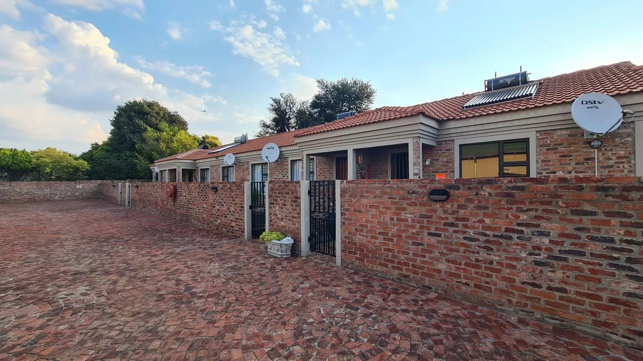 2 Bedroom Townhouse for sale in Potchefstroom Central