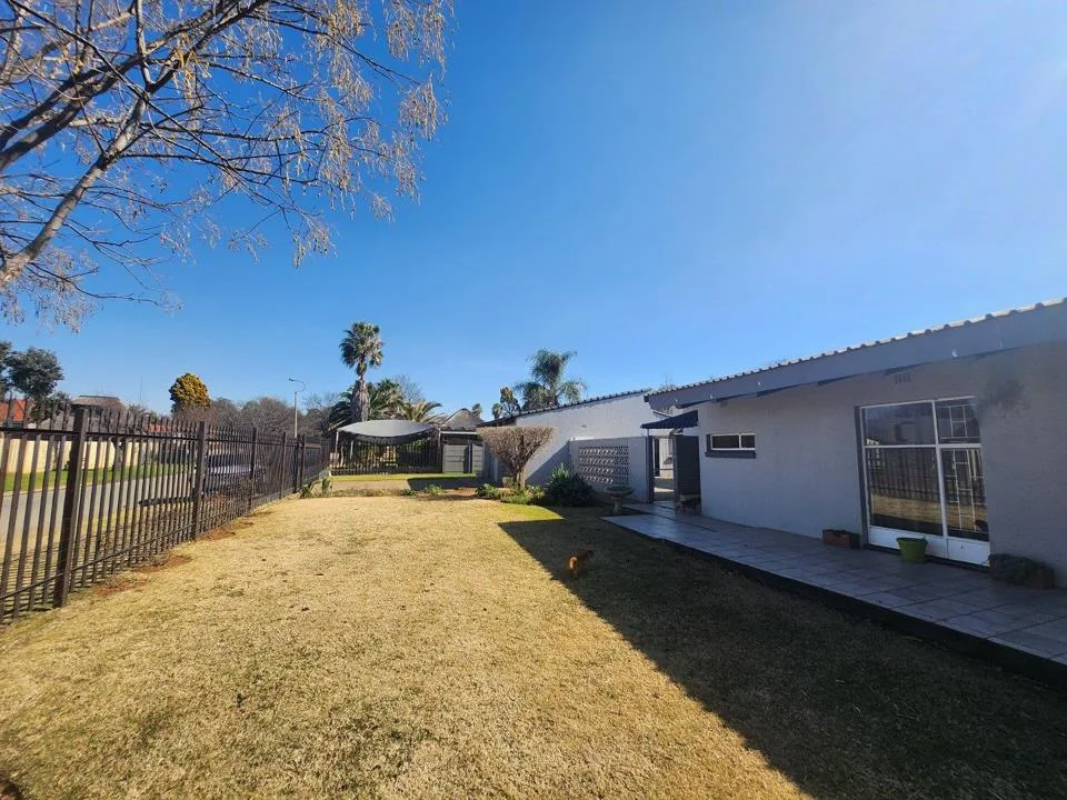 4 Bedroom House for sale in Flamwood