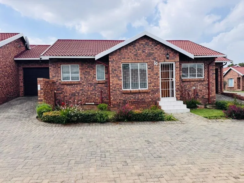 3 Bedroom Townhouse for sale in Groblerpark