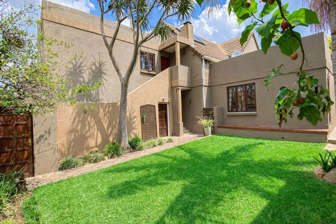 5 Bedroom House for sale in Bromhof