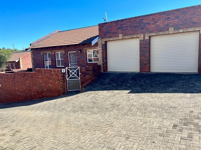 2 Bedroom Townhouse for sale in Kiepersol