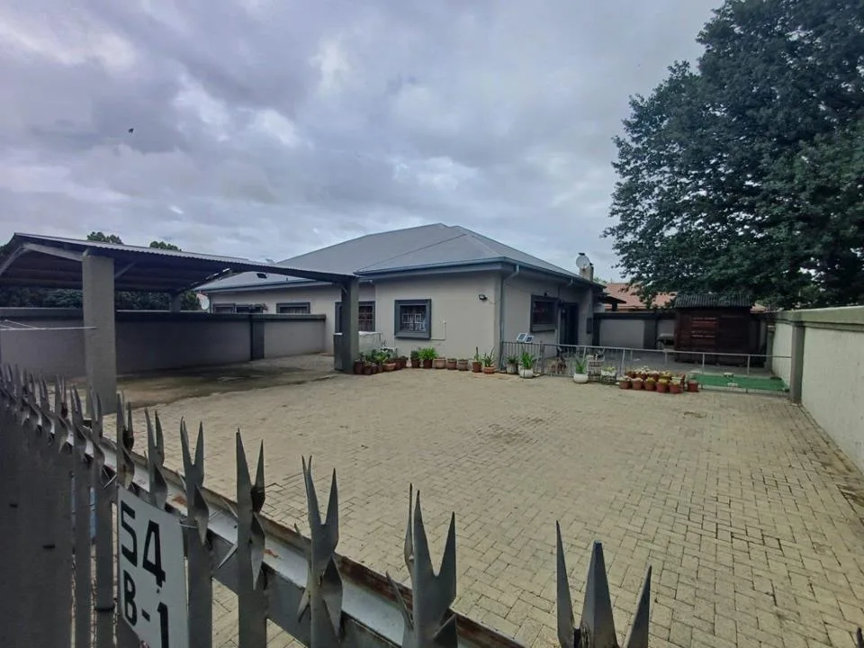 2 Bedroom House for sale in Standerton Central