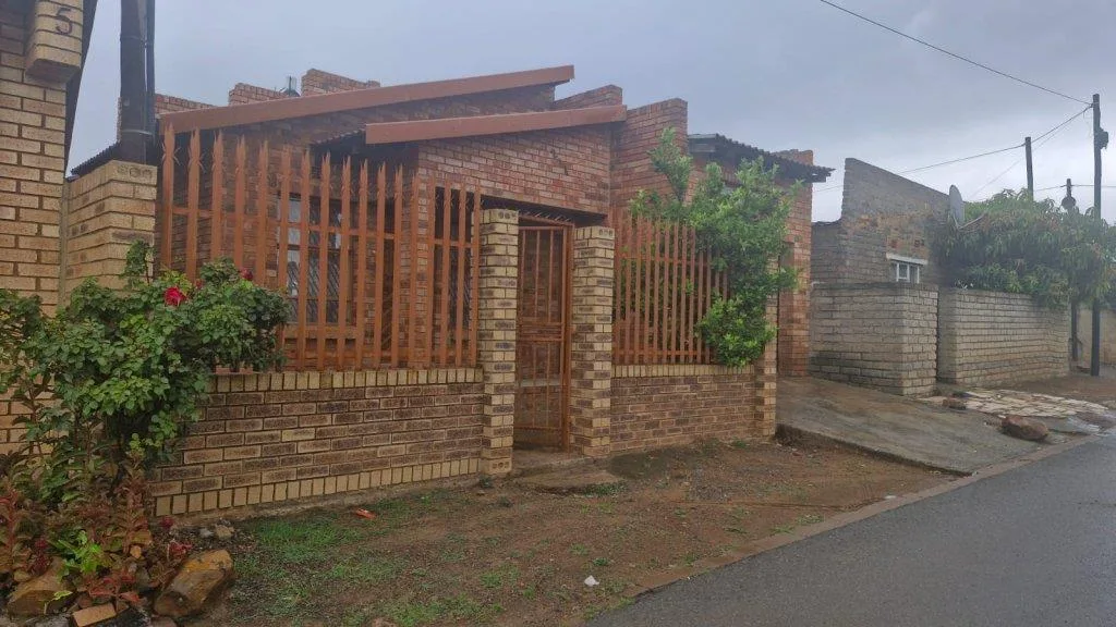 2 Bedroom House for sale in Devland