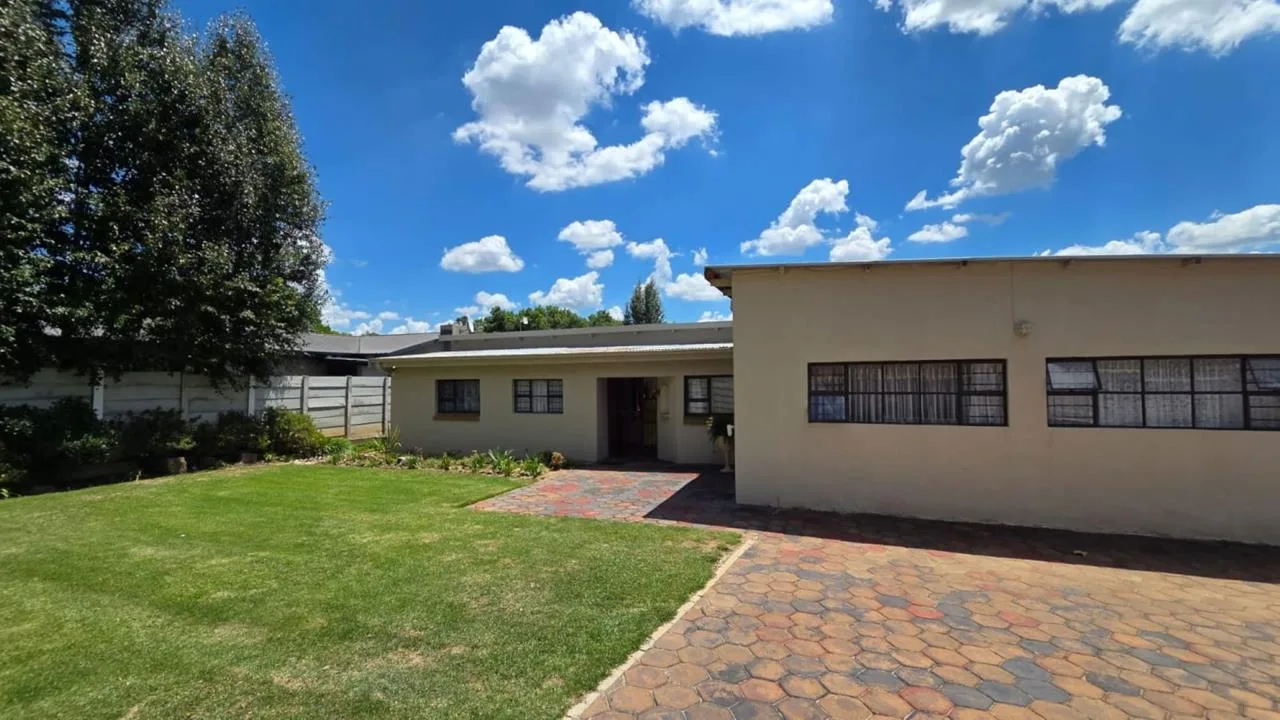 6 Bedroom House for sale in Bethlehem Central
