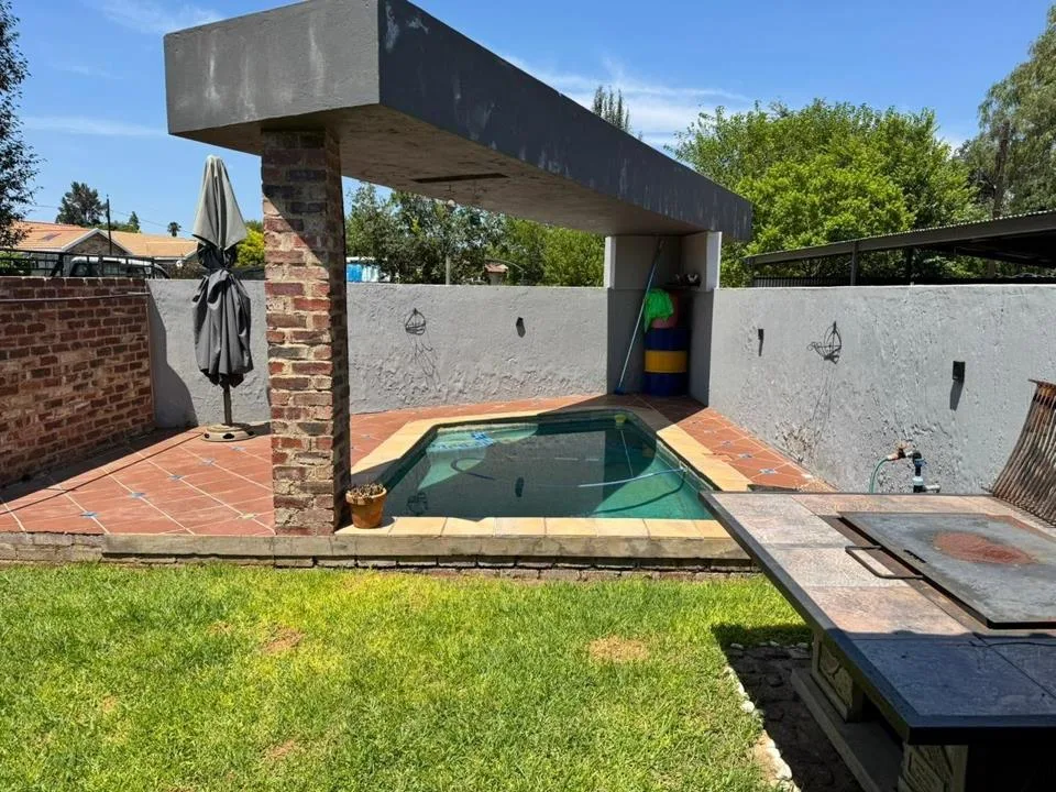6 Bedroom House for sale in Parys