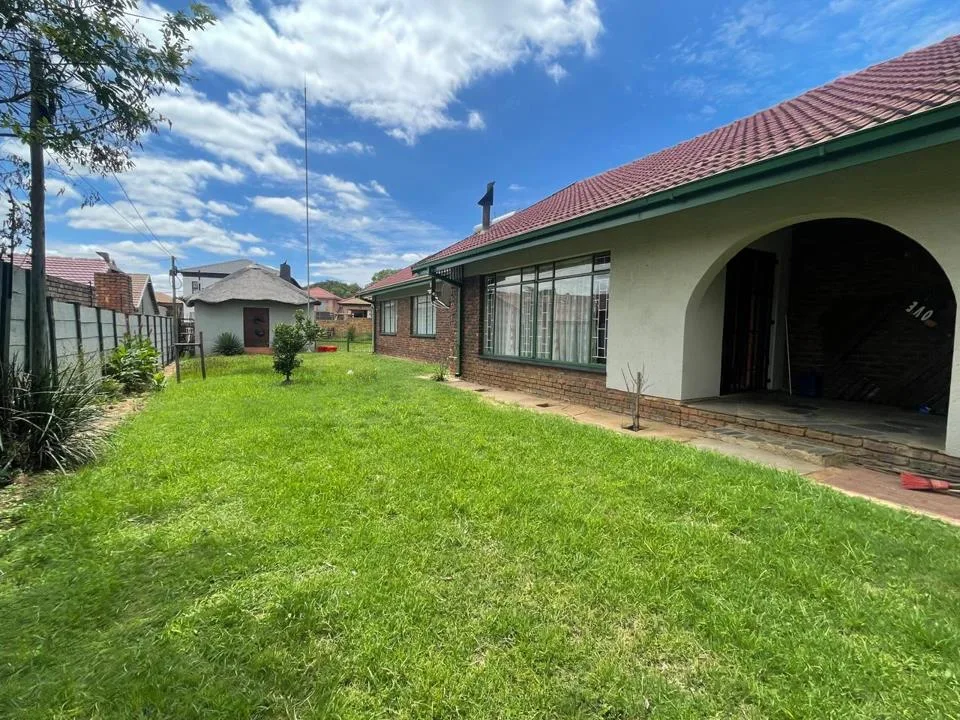 3 Bedroom House for sale in Erasmus