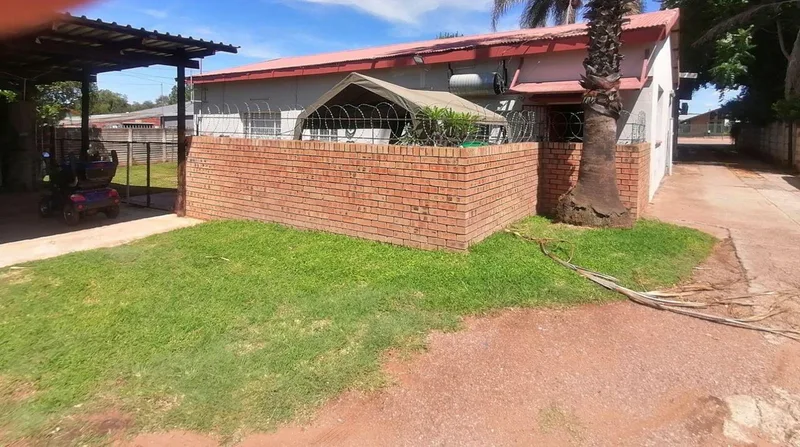 4 Bedroom House for sale in Modimolle
