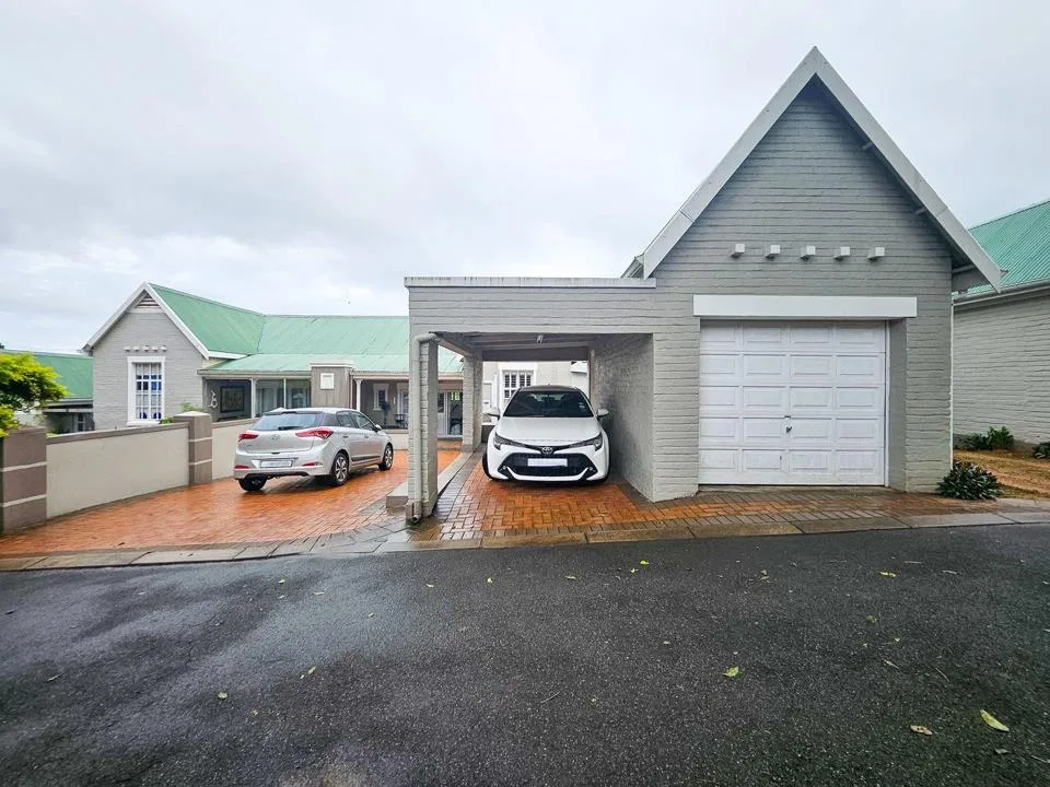 3 Bedroom Townhouse for sale in Amanzimtoti