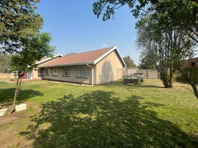 4 Bedroom House for sale in Standerton Central