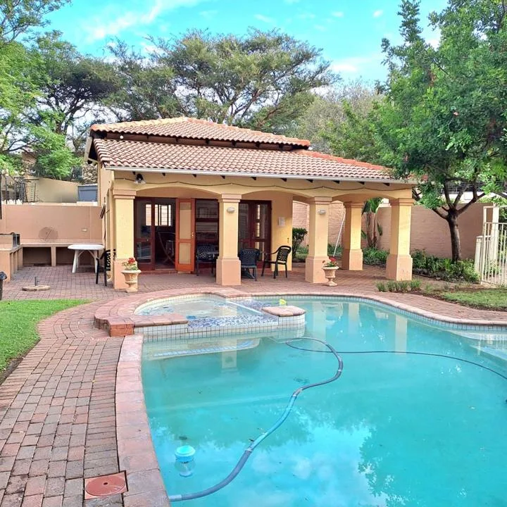 2 Bedroom Townhouse for sale in Sunninghill