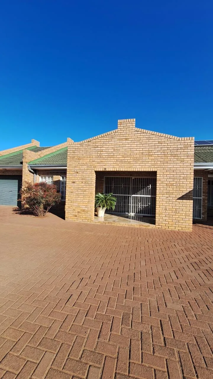 3 Bedroom House for sale in Kuruman