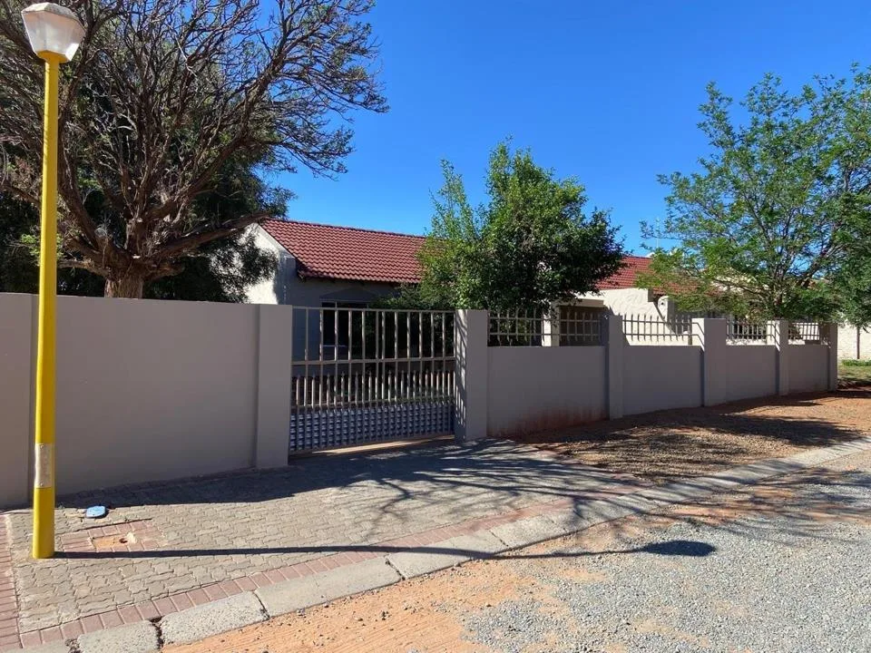 3 Bedroom House for sale in Camelot