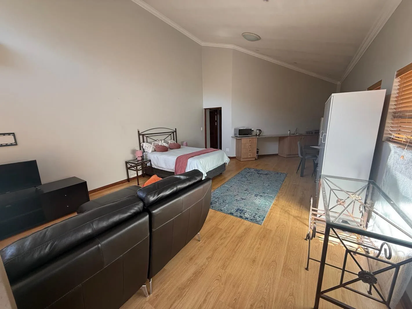 Studio apartment in Featherbrooke Estate
