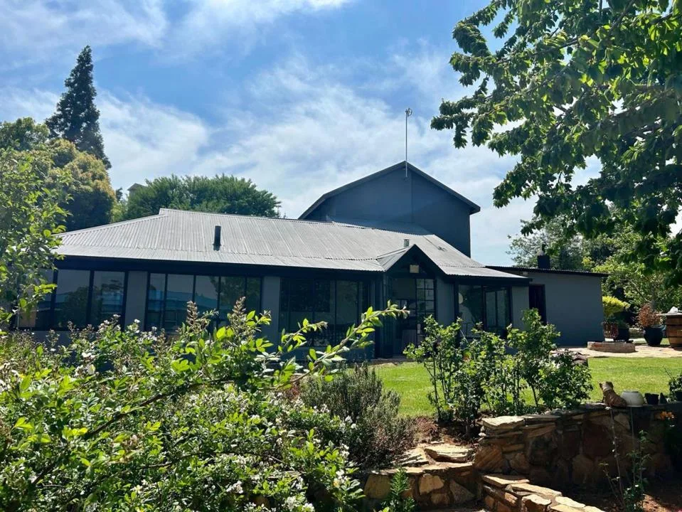 3 Bedroom House for sale in Dullstroom