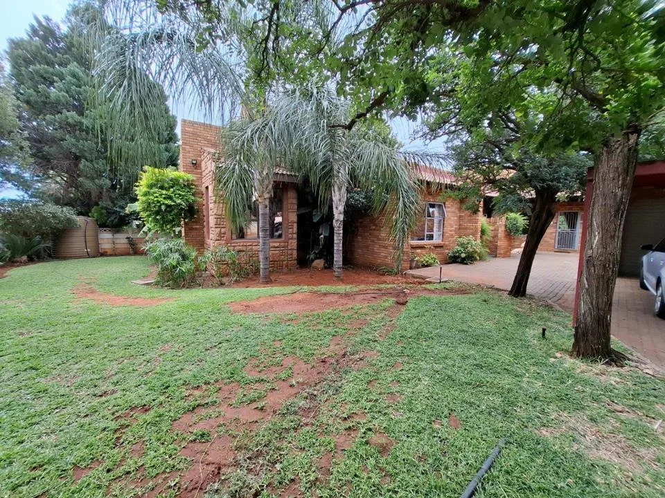 4 Bedroom House for sale in El Toro Park