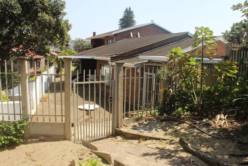 5 Bedroom House for sale in Shelly Beach