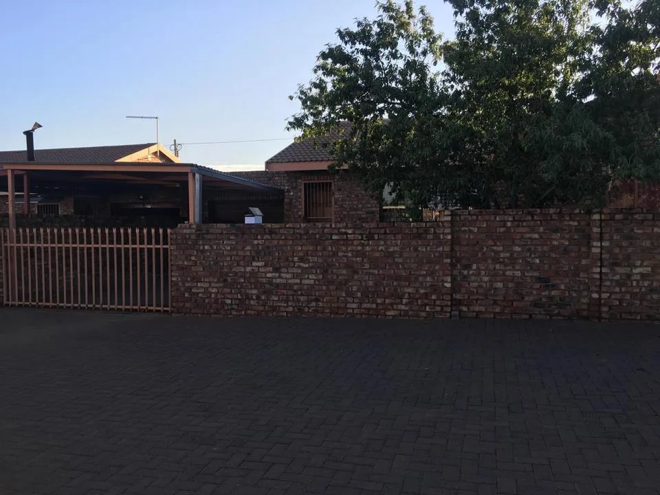 3 Bedroom House to rent in South Ridge