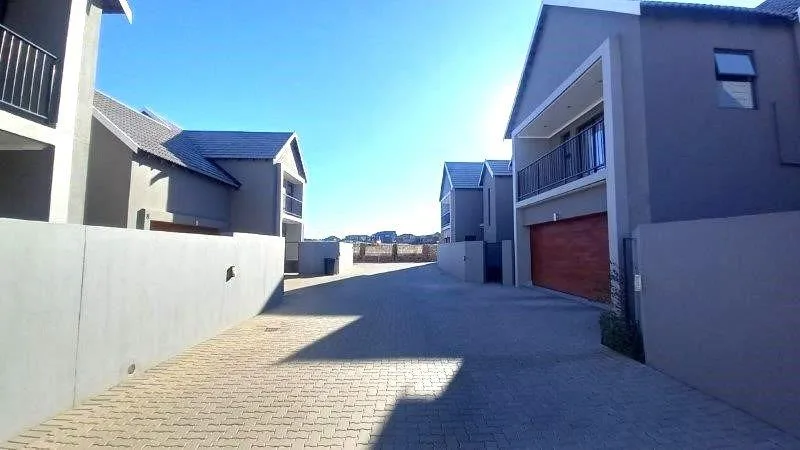 3 Bedroom Townhouse for sale in Oakland Estate