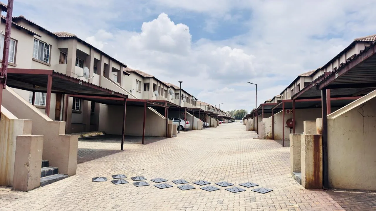 2 Bedroom Townhouse for sale in Elspark