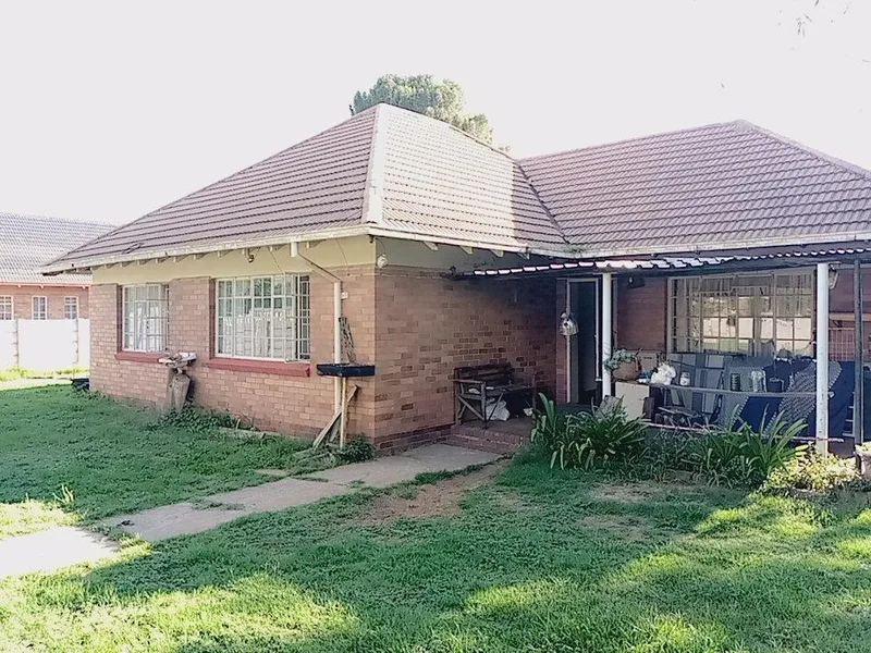 3 Bedroom House for sale in Vierfontein