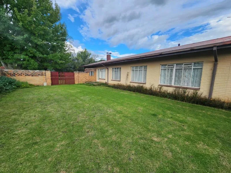 5 Bedroom House for sale in Panorama