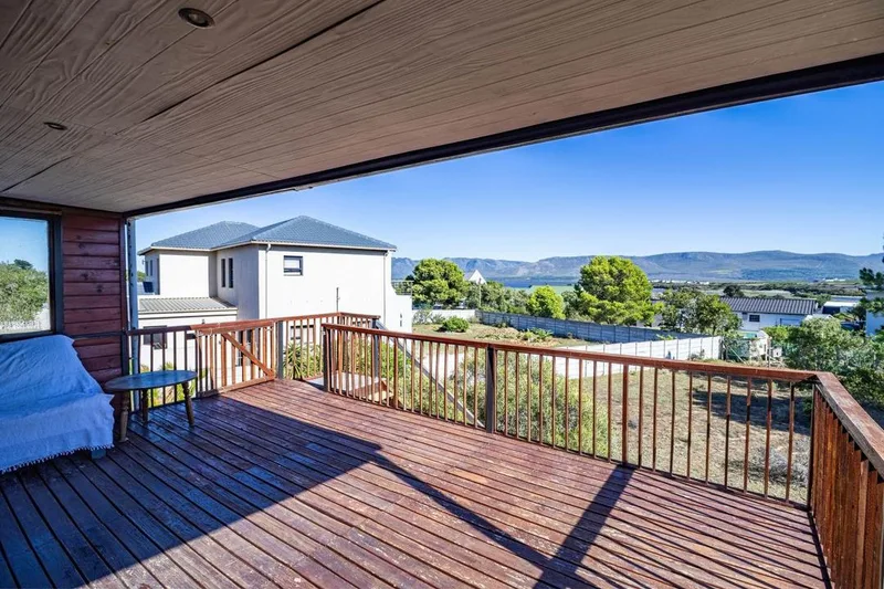 3 Bedroom House for sale in Fisherhaven