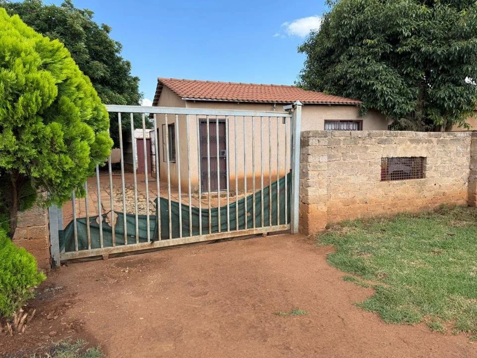 2 Bedroom House for sale in Soshanguve East