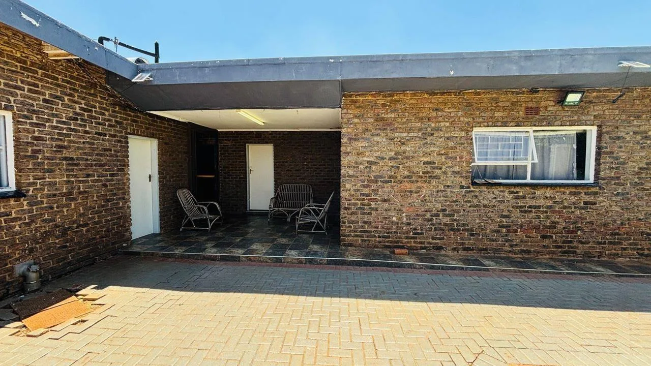 5 Bedroom House for sale in Carletonville Central