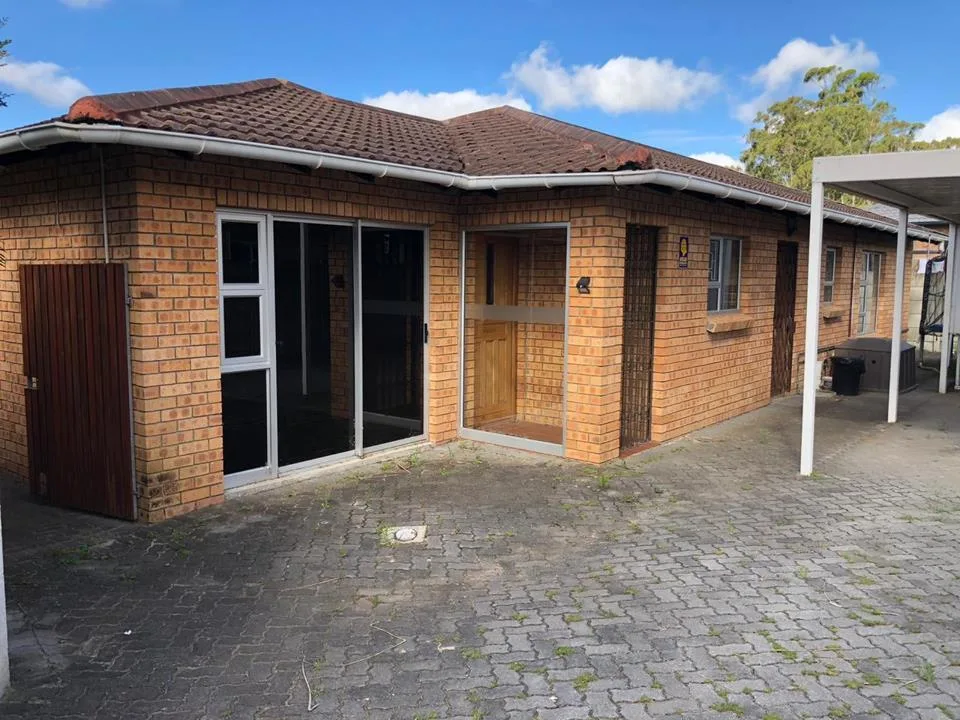 3 Bedroom Townhouse to rent in Lorraine