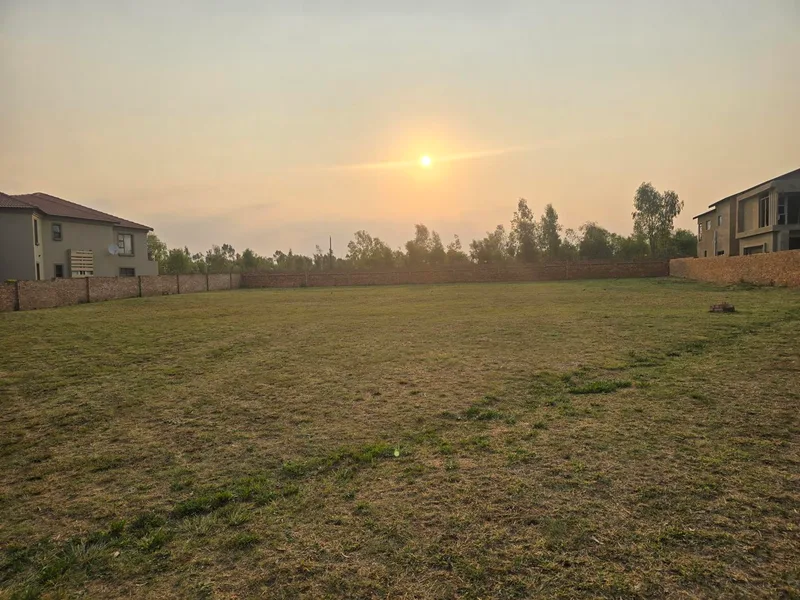 930 m² Land available in Rayton