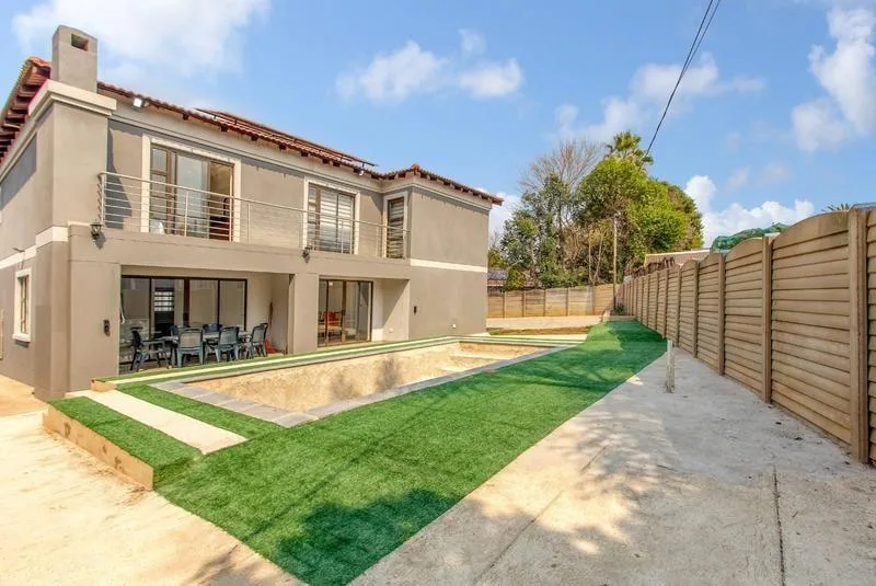 4 Bedroom House for sale in Van Riebeeck Park