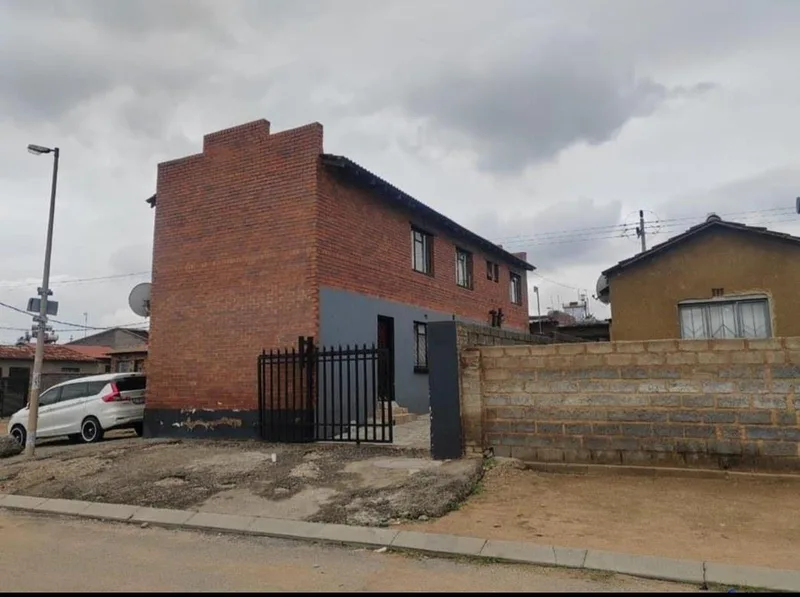 13 Bedroom House in Ivory Park