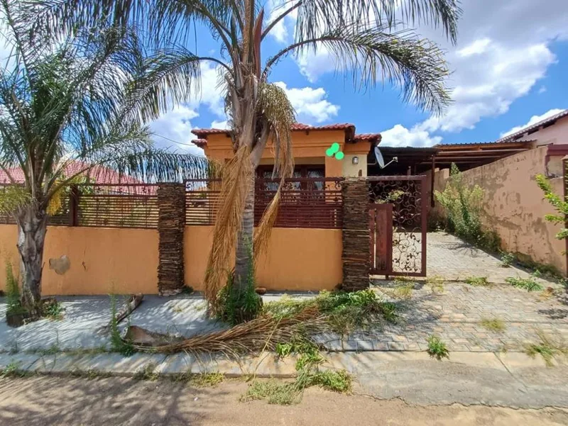 3 Bedroom House for sale in Lotus Gardens
