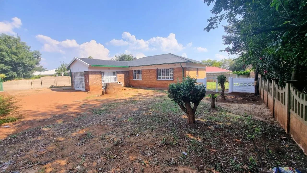 3 Bedroom House for sale in Vanderbijlpark CW 6