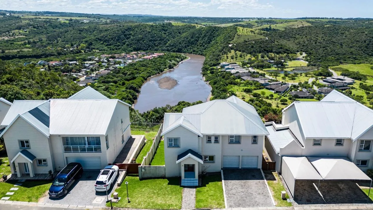 4 Bedroom House for sale in Gonubie