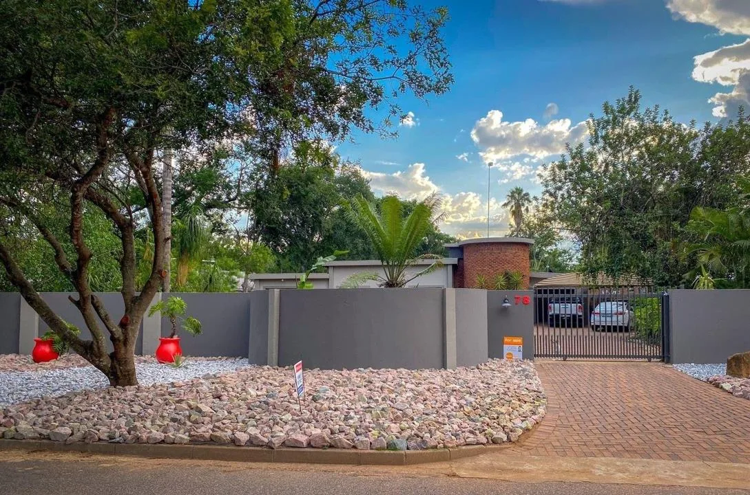 6 Bedroom House for sale in Modimolle