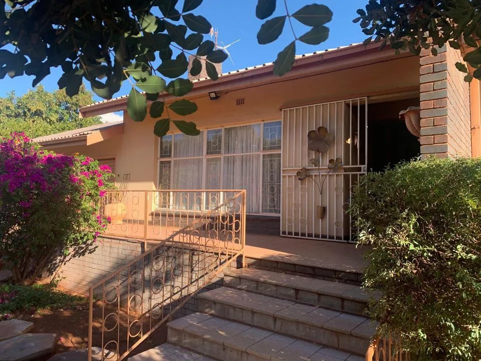 4 Bedroom House for sale in Postmasburg