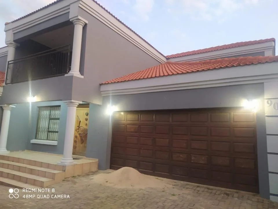 5 Bedroom House for sale in Reyno Ridge