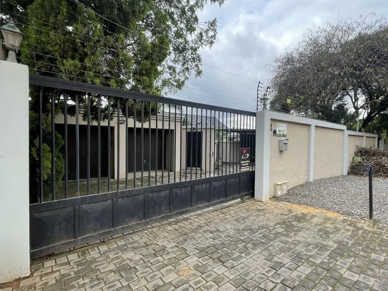 3 Bedroom House for sale in Menlo Park