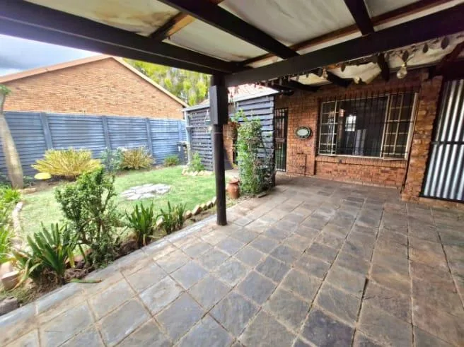 2 Bedroom Townhouse for sale in Annlin