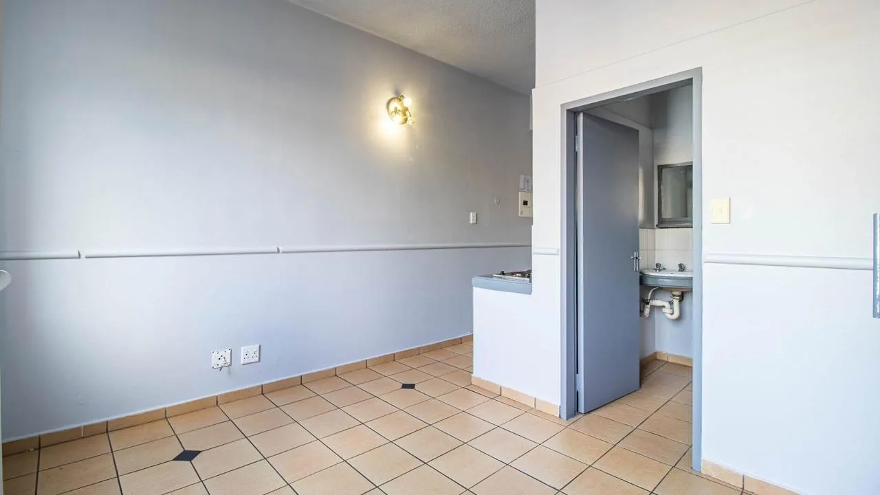 0.5 Bedroom Apartment / flat to rent in Marshalltown