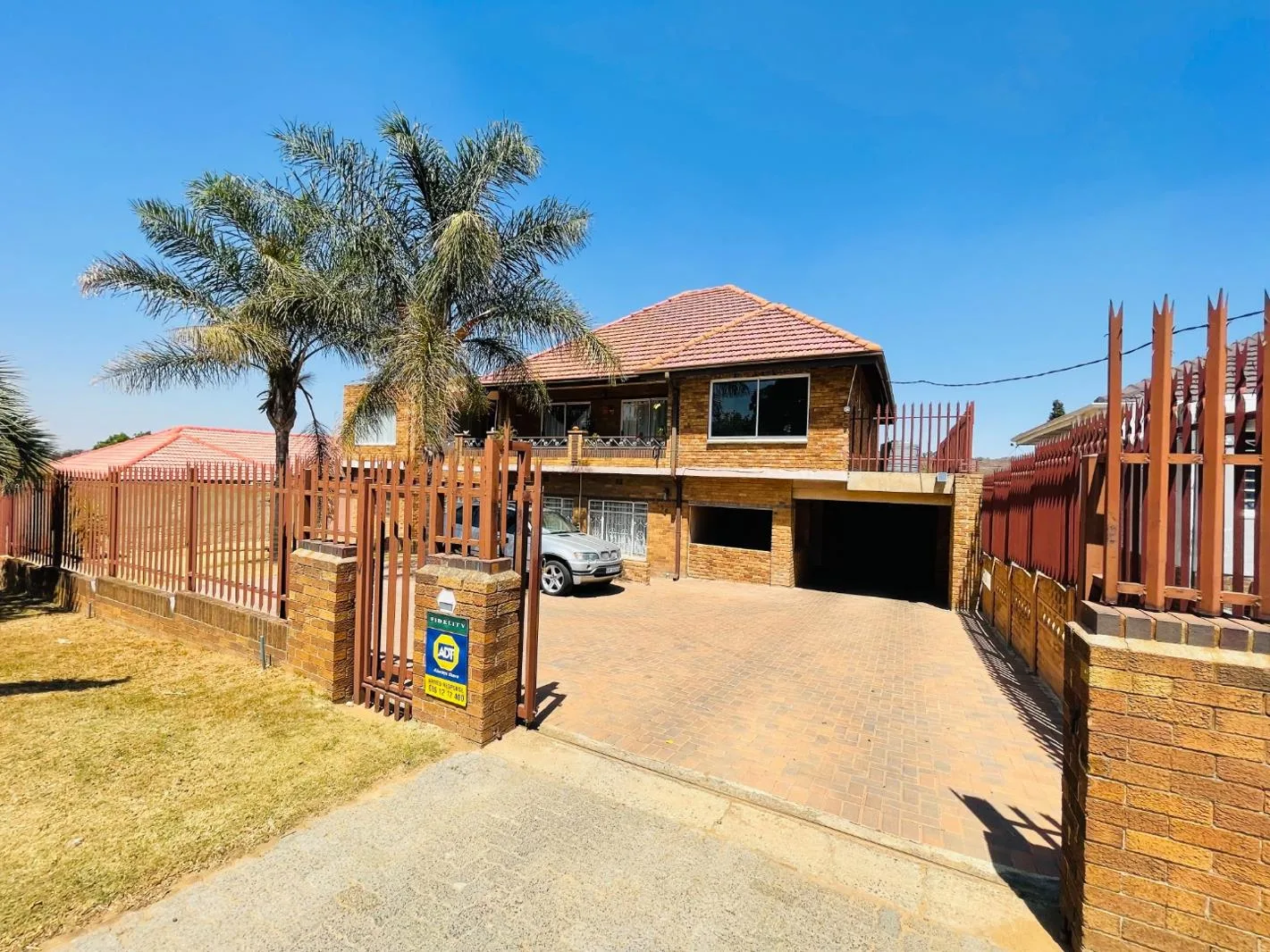 6 Bedroom House in Linmeyer
