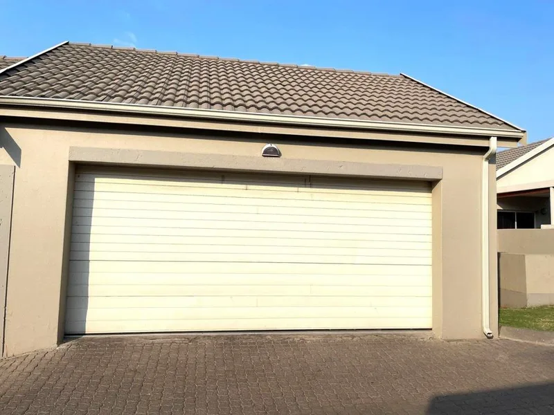 3 Bedroom Townhouse for sale in Die Heuwel