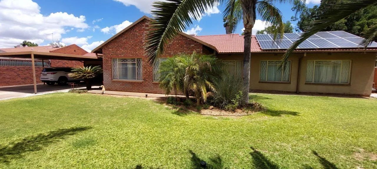 4 Bedroom House for sale in Royldene