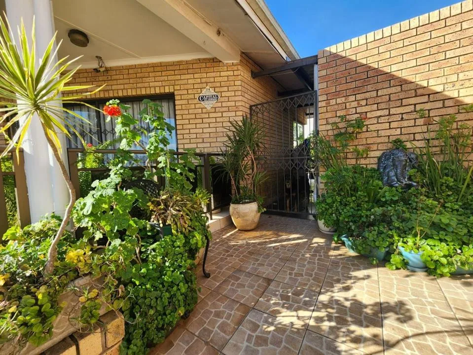 4 Bedroom House for sale in Dunveria