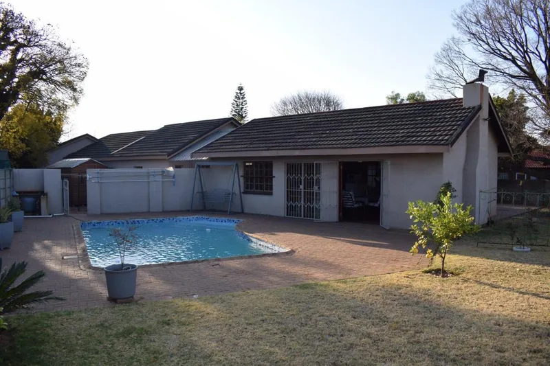6 Bedroom House for sale in Del Judor Ext 4